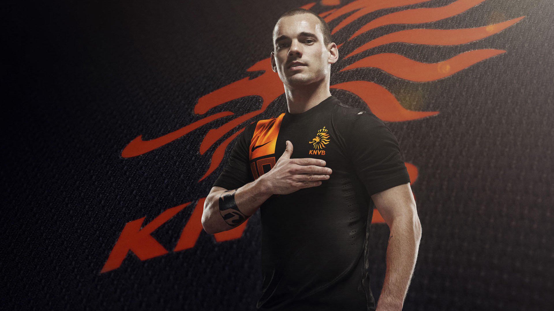 开云体育入口-银箭破晓，当战术天才遇见不屈灵魂，汉密尔顿如何将不可能变为胜利？