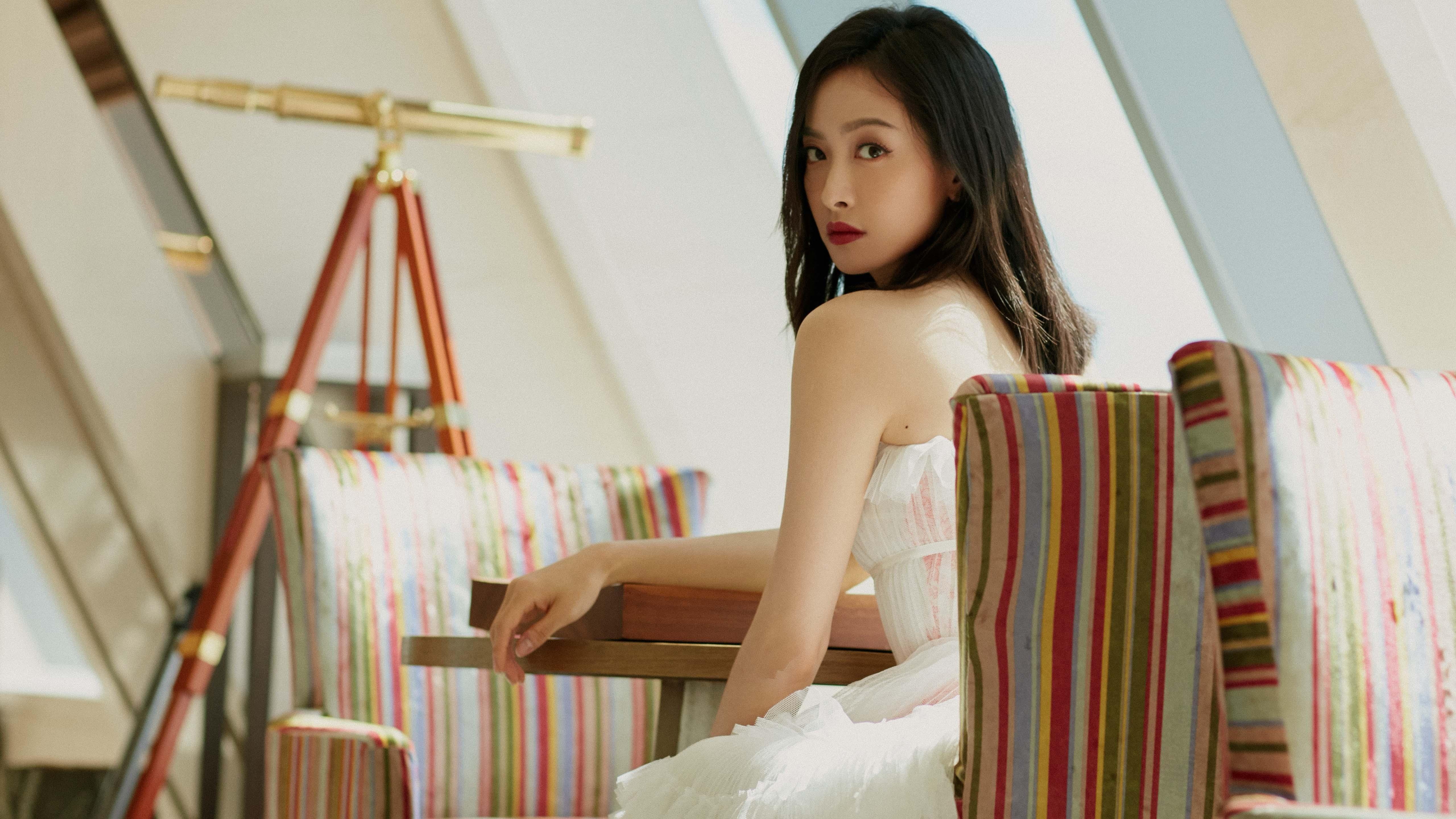 跨界巨星交响曲,梅西领衔阿根廷锋线狂飙,莱万独中三元闪耀中立赛场